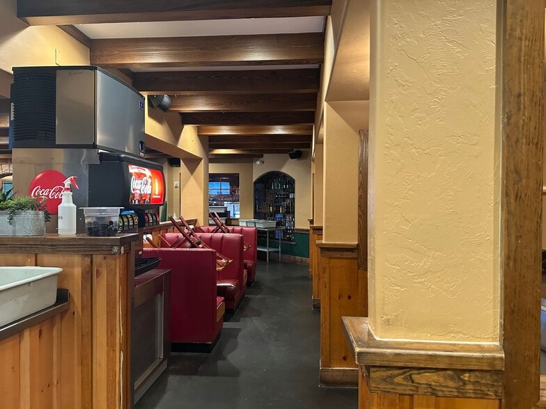 More Photos Of 3015 W Shore Dr, Holland Restaurant For Sale