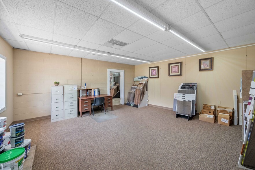 More Photos Of 364 W Main St, Decaturville Flex For Sale