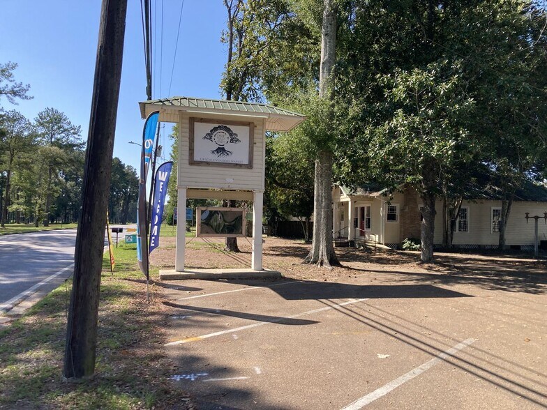 More Photos Of 427 Eagle Day Ave, Columbia Freestanding For Sale