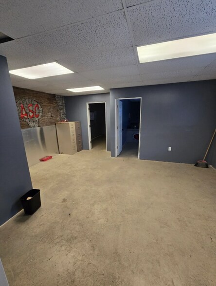 More Photos Of 9260 E Valley View Rd, Macedonia Warehouse For Lease