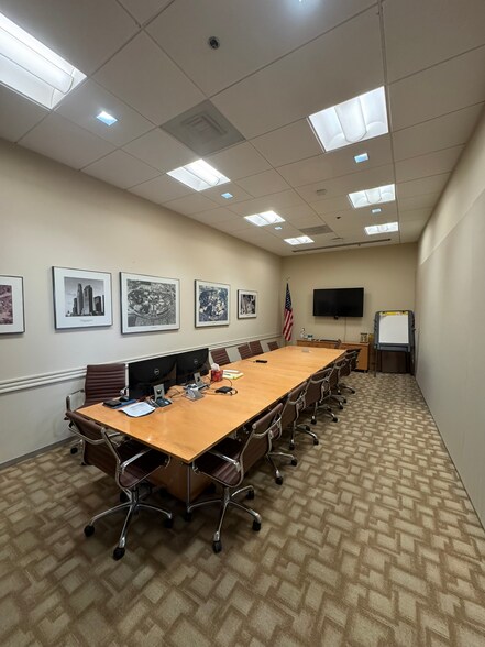 More Photos Of 6001 Rickenbacker Rd, Commerce Research And Development For Lease