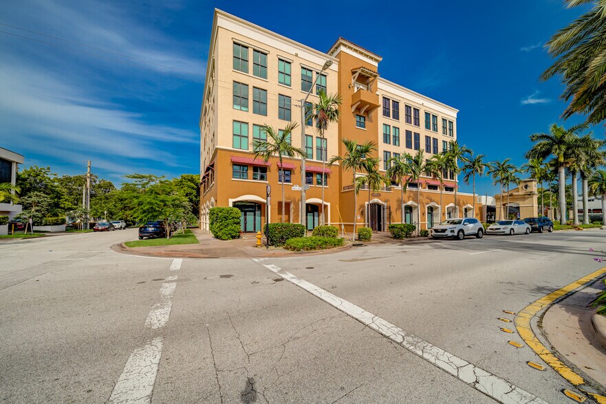Primary Photo Of 814 Ponce de Leon Blvd, Coral Gables Office For Lease