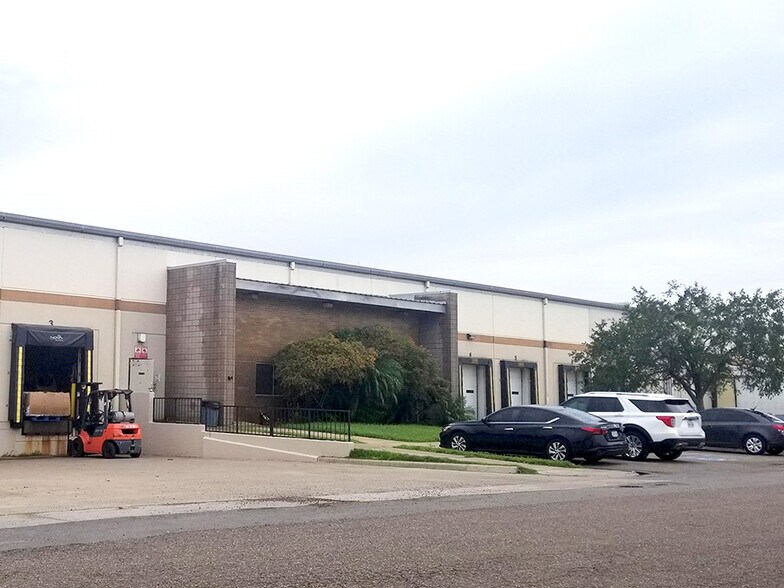 More Photos Of 901 W Owassa Rd, Edinburg Warehouse For Lease