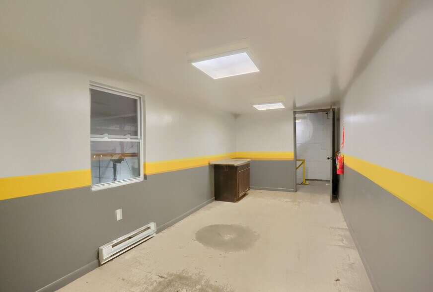More Photos Of 98 Sproul St, McKees Rocks Truck Terminal For Sale