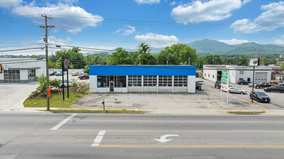 Primary Photo Of 1202 W Main St, Salem Auto Repair For Sale