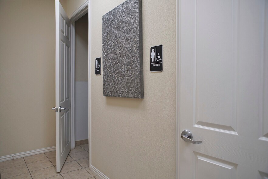 More Photos Of 3918 Telephone Rd, Lake Worth Medical For Lease