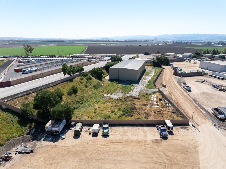 More Photos Of 151-161 Airport Rd, King City Warehouse For Lease