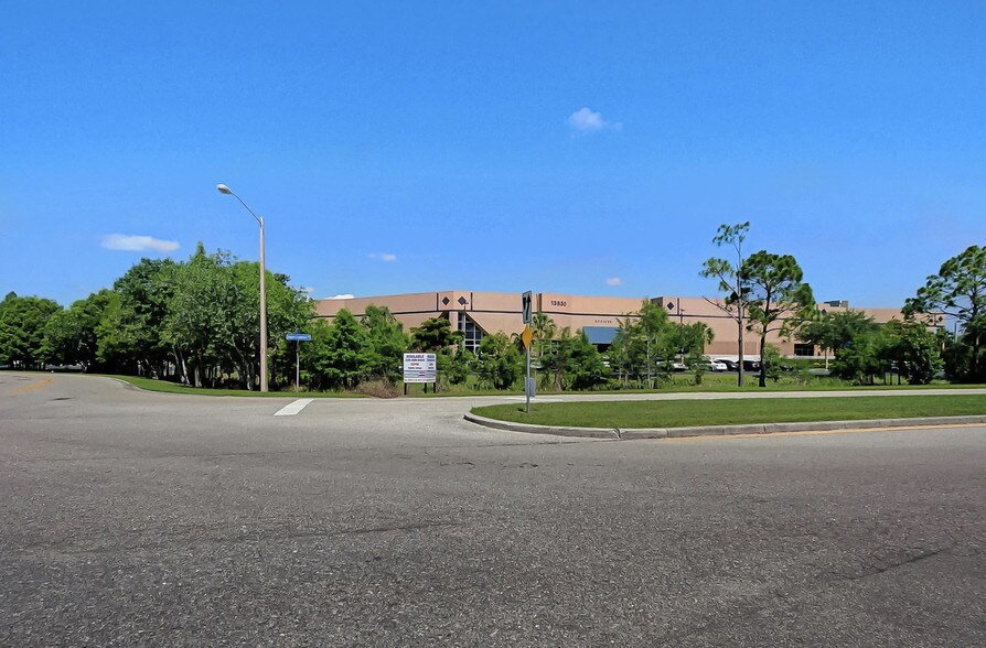 More Photos Of 13830 Jetport Commerce Pky, Fort Myers Warehouse For Lease