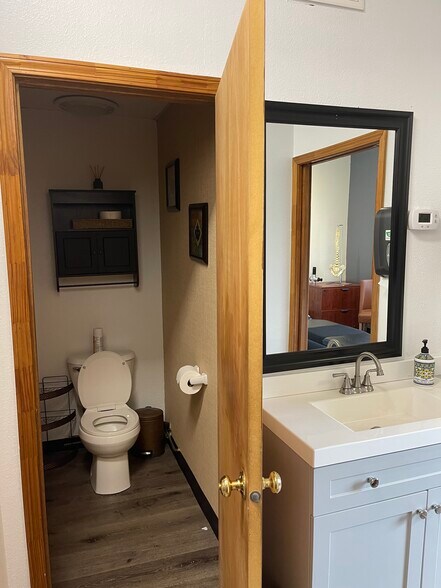 More Photos Of 66-590 Kamehameha Hwy, Haleiwa Storefront Retail Office For Lease