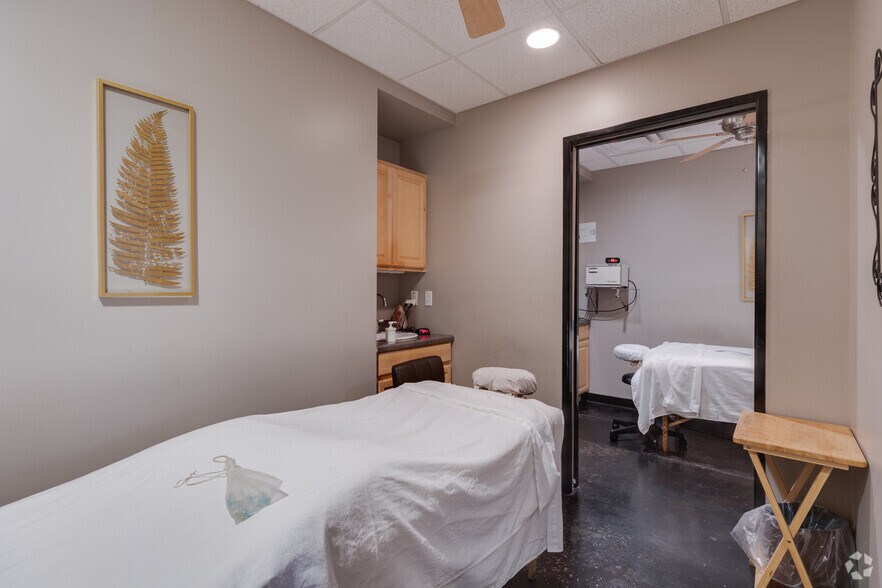 More Photos Of 1342 W Warner Rd, Tempe Unknown For Lease