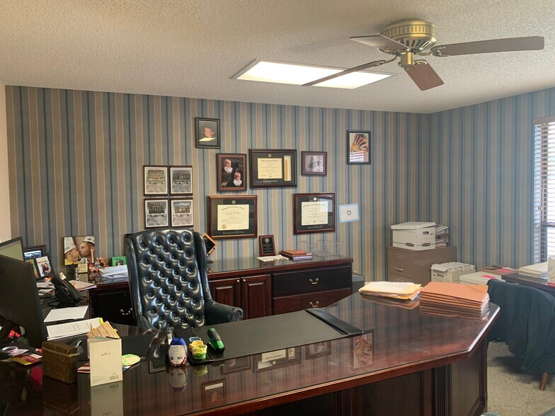 More Photos Of 7516 Ridge Rd, Port Richey Office For Sale