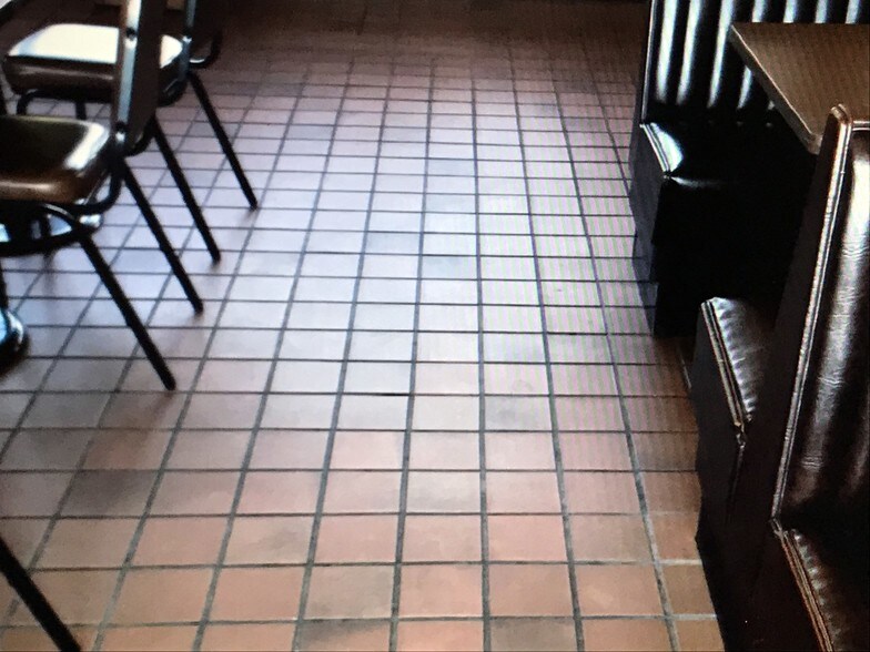 More Photos Of 1910 E National Pike, Scenery Hill Storefront Retail Office For Lease