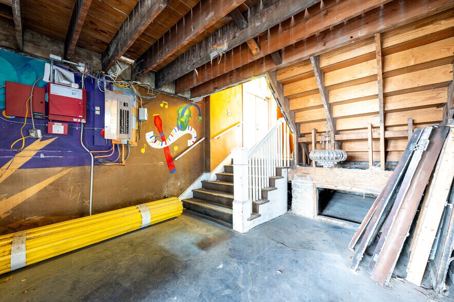 More Photos Of 1001 Hosbrook St, Indianapolis Religious Facility For Sale