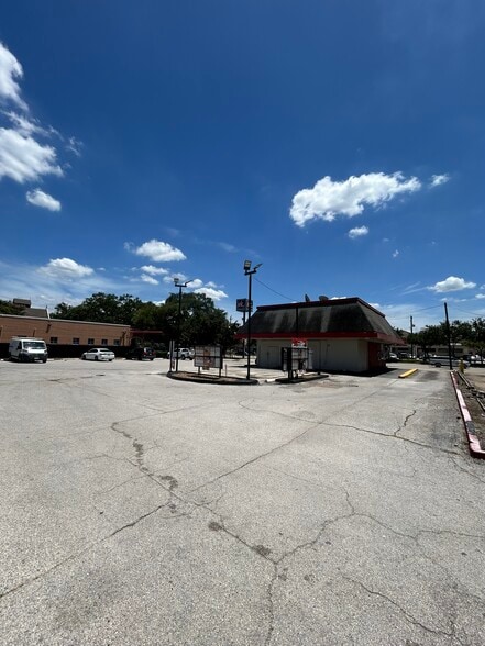 More Photos Of 3908 Bellaire Blvd, Houston Fast Food For Lease