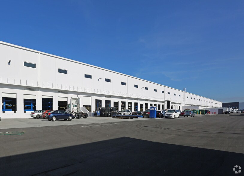 More Photos Of 3780 W 104th St, Hialeah Distribution For Lease