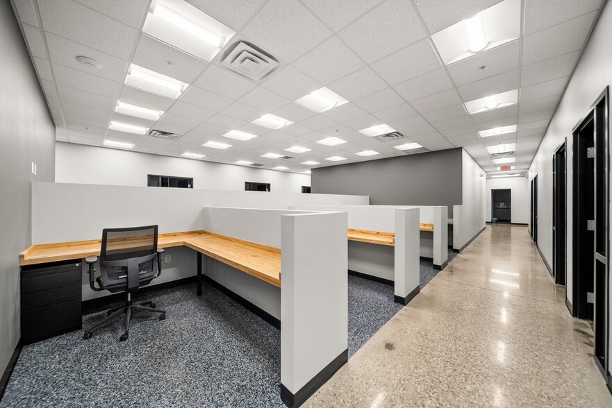 More Photos Of 210 SE 34th St, Bentonville Office For Sale