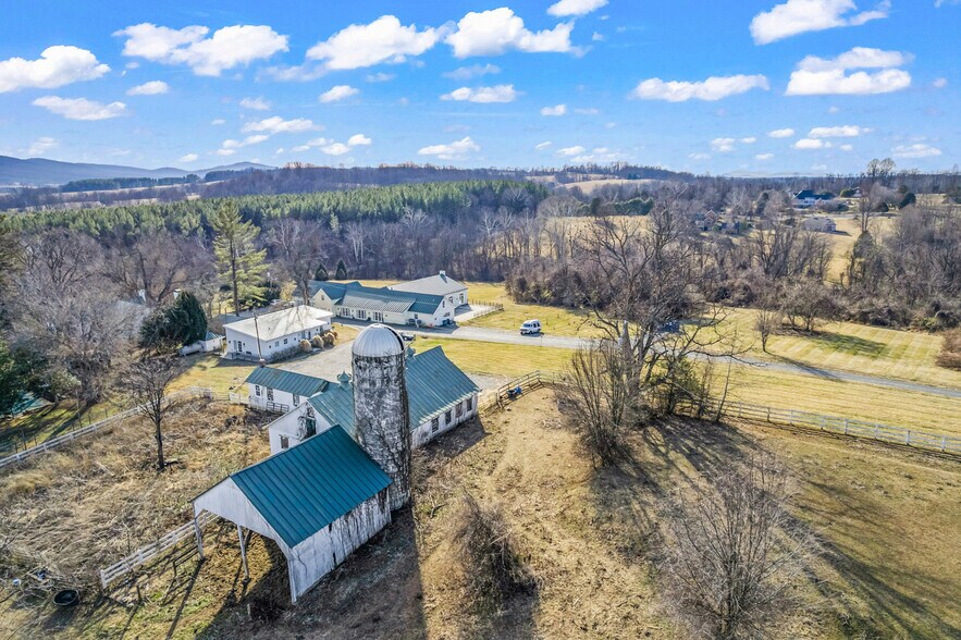 More Photos Of 23130 Briar Patch Ln, Middleburg Lodge Meeting Hall For Lease