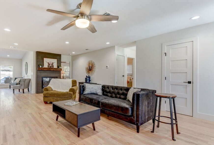 More Photos Of 7002 Whispering Oaks Dr, Austin Specialty For Sale