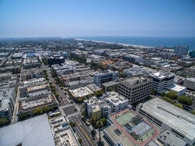 More Photos Of 525 Santa Monica Blvd, Santa Monica Apartments For Sale