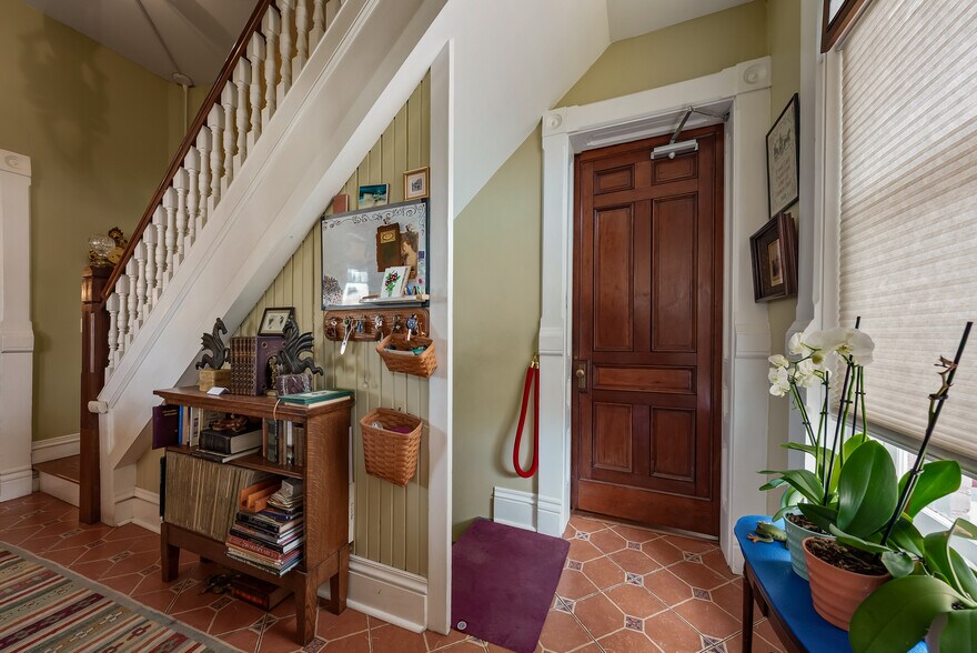 More Photos Of 809 Hall St, Saint Joseph Hospitality For Sale