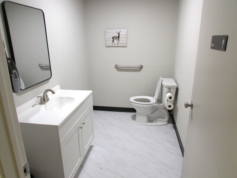 More Photos Of 1907 N 11th St, Muskogee Office For Sale