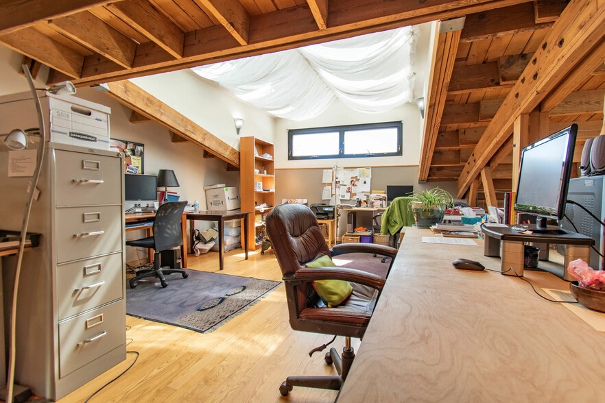 More Photos Of 1703 Darrow Ave, Evanston Office Residential For Lease