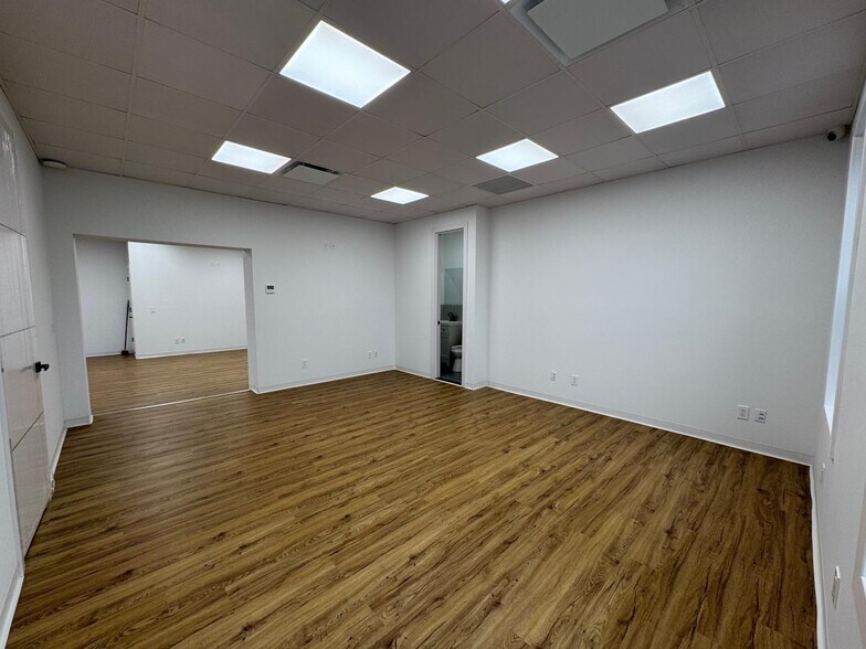 More Photos Of 7102 Myrtle Ave, Ridgewood Storefront Retail Office For Lease