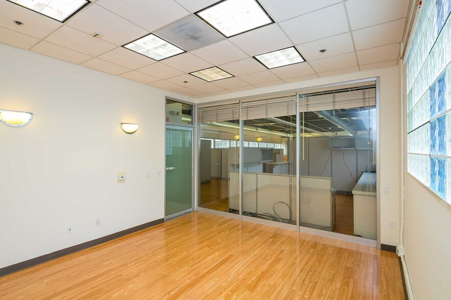 More Photos Of 2417 Beverly Blvd, Los Angeles Office For Lease