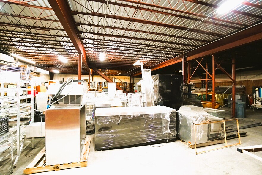 More Photos Of 7031 Grand Blvd, Houston Research And Development For Lease