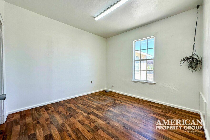 More Photos Of 5611 15th St E, Bradenton Freestanding For Lease