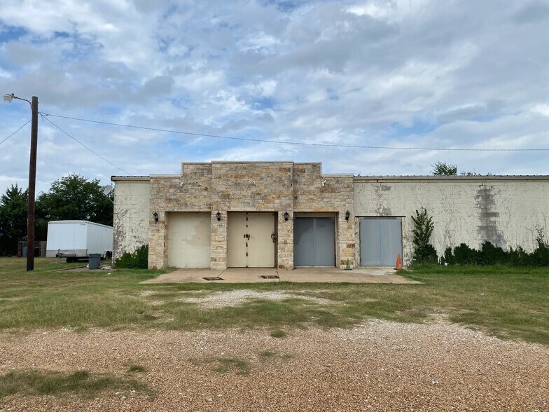 More Photos Of 4004 FM 974, Bryan Showroom For Lease