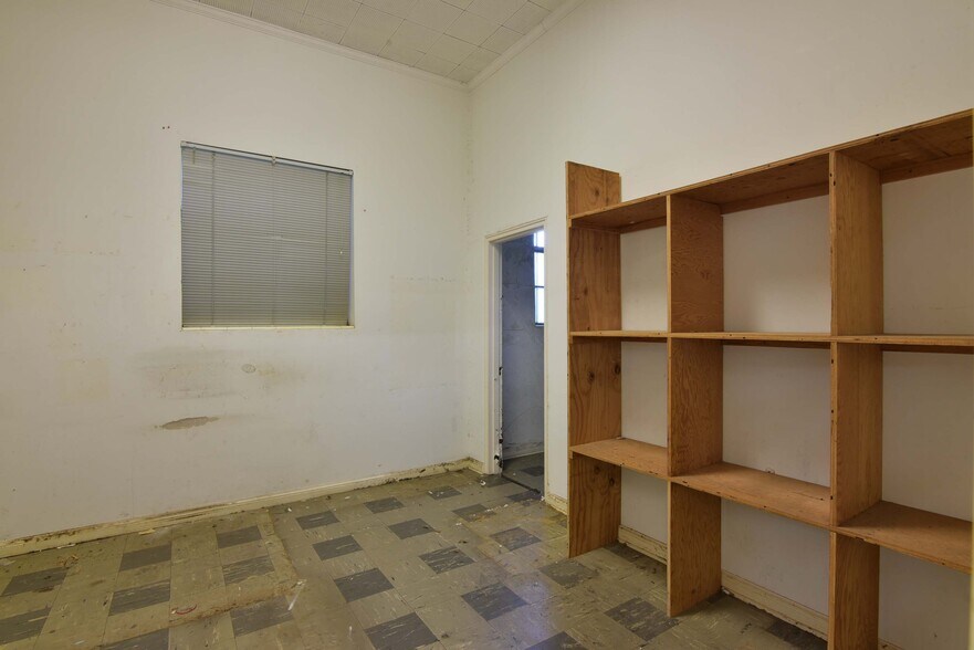 More Photos Of 511 W Broad Ave, Albany General Retail For Sale