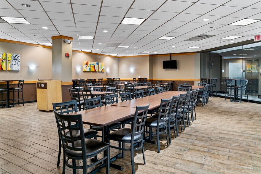More Photos Of 26913 Northwestern Hwy, Southfield Medical For Lease