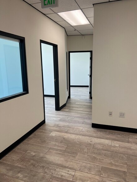 More Photos Of 14925-14945 Ventura Blvd, Sherman Oaks Office For Lease