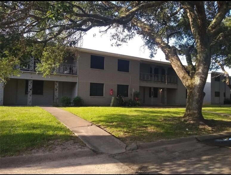 Primary Photo Of 1865 Florida Dr, Seabrook Multifamily For Sale