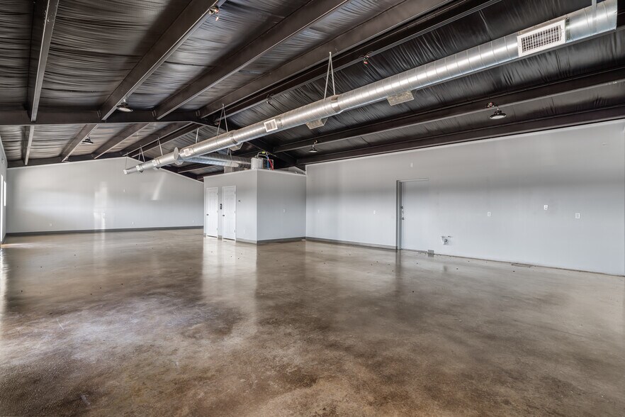 More Photos Of 15996 Highway 80, Edgewood Flex For Sale