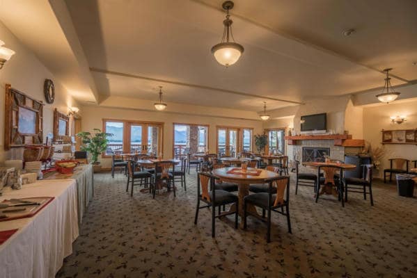 More Photos Of 41 Lakeshore Dr, Sagle Hotel For Sale