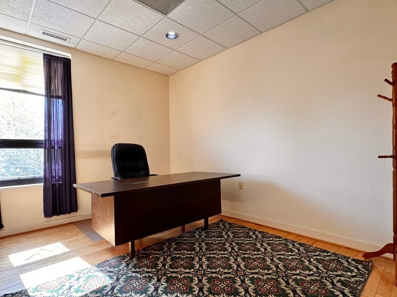 More Photos Of 684 Berkmar Cir, Charlottesville Office For Lease