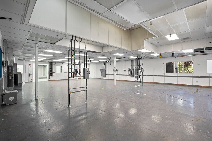 More Photos Of 195 S Milpitas Blvd, Milpitas Research And Development For Lease