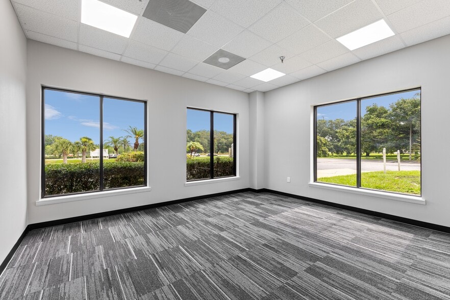 More Photos Of 14748 W Colonial Dr, Winter Garden Warehouse For Lease