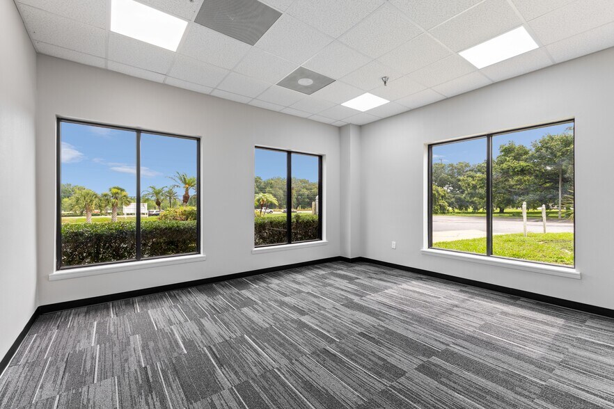 More Photos Of 14748 W Colonial Dr, Winter Garden Warehouse For Lease