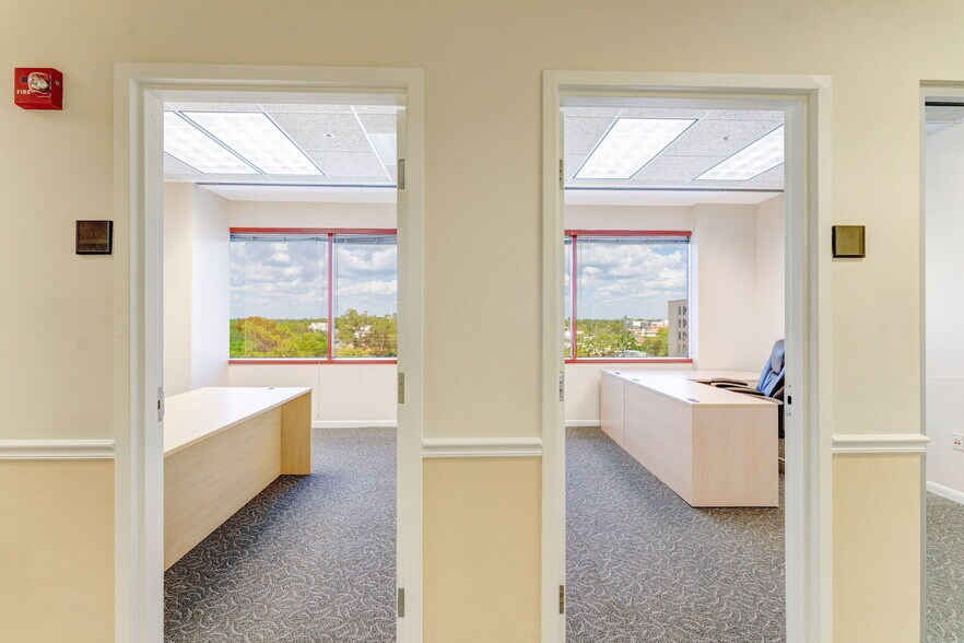 More Photos Of 2033 Main St, Sarasota Office For Lease