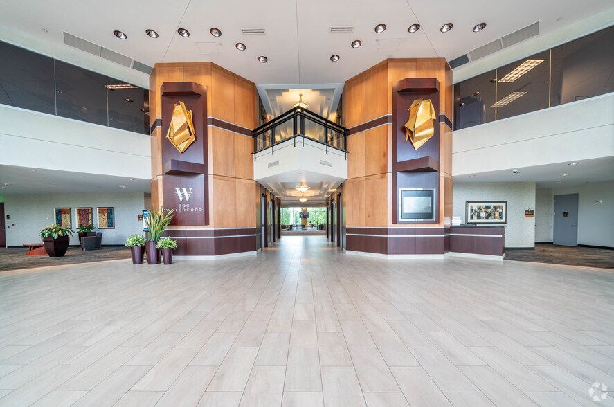 More Photos Of 605 US-169, Plymouth Medical For Lease