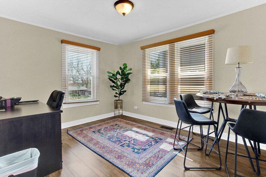 More Photos Of 313 E Charnwood St, Tyler Office For Lease