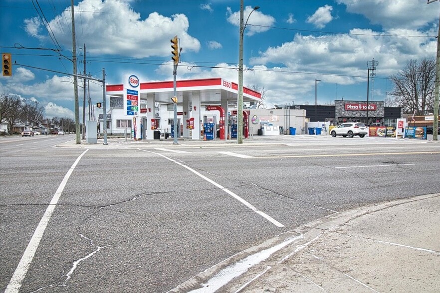 More Photos Of 410 Queen St, Chatham Service Station For Sale