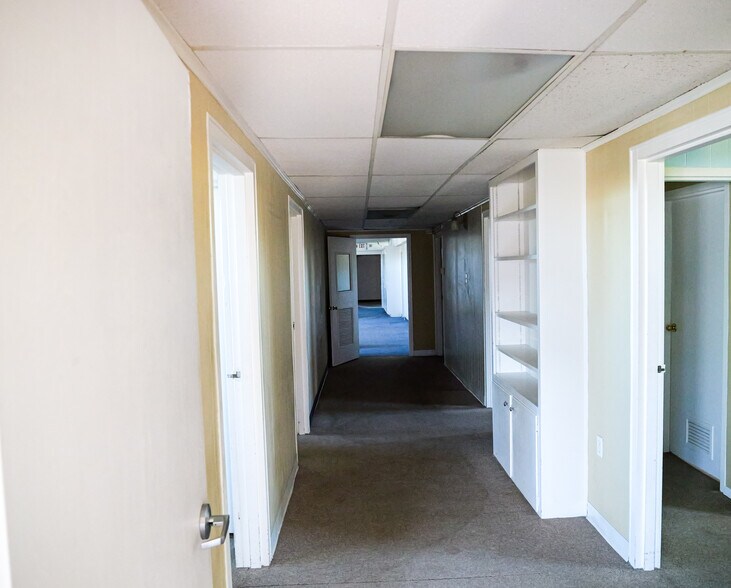 More Photos Of 1306 13th St, Bridgeport Office For Sale