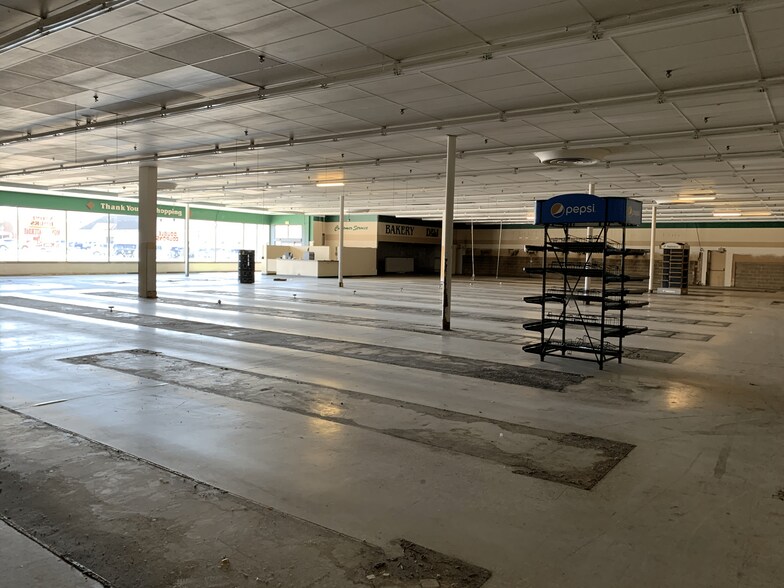 More Photos Of 300-340 Central City Plz, New Kensington General Retail For Sale