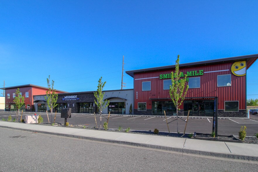 More Photos Of 8804 W Victoria Ave, Kennewick Showroom For Lease