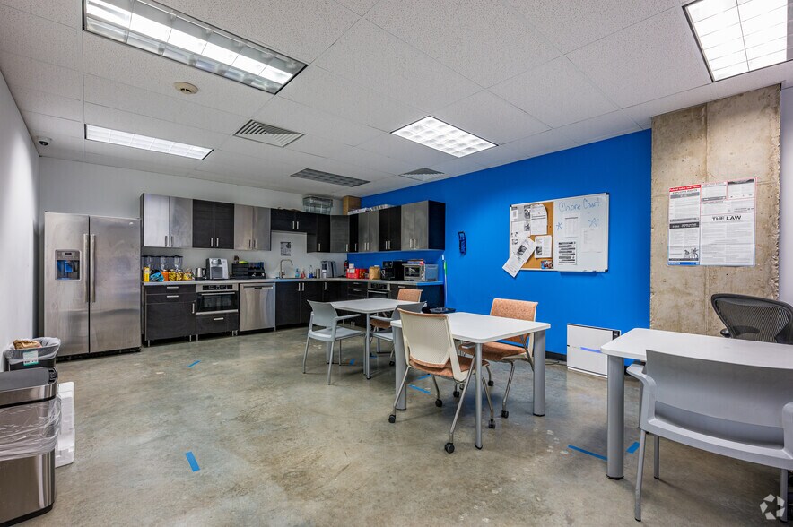 More Photos Of 7610 N Stemmons Fwy, Dallas Office For Lease