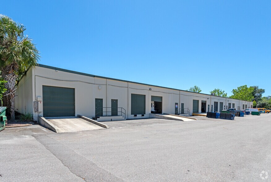 More Photos Of 6201 Johns Rd, Tampa Light Manufacturing For Lease